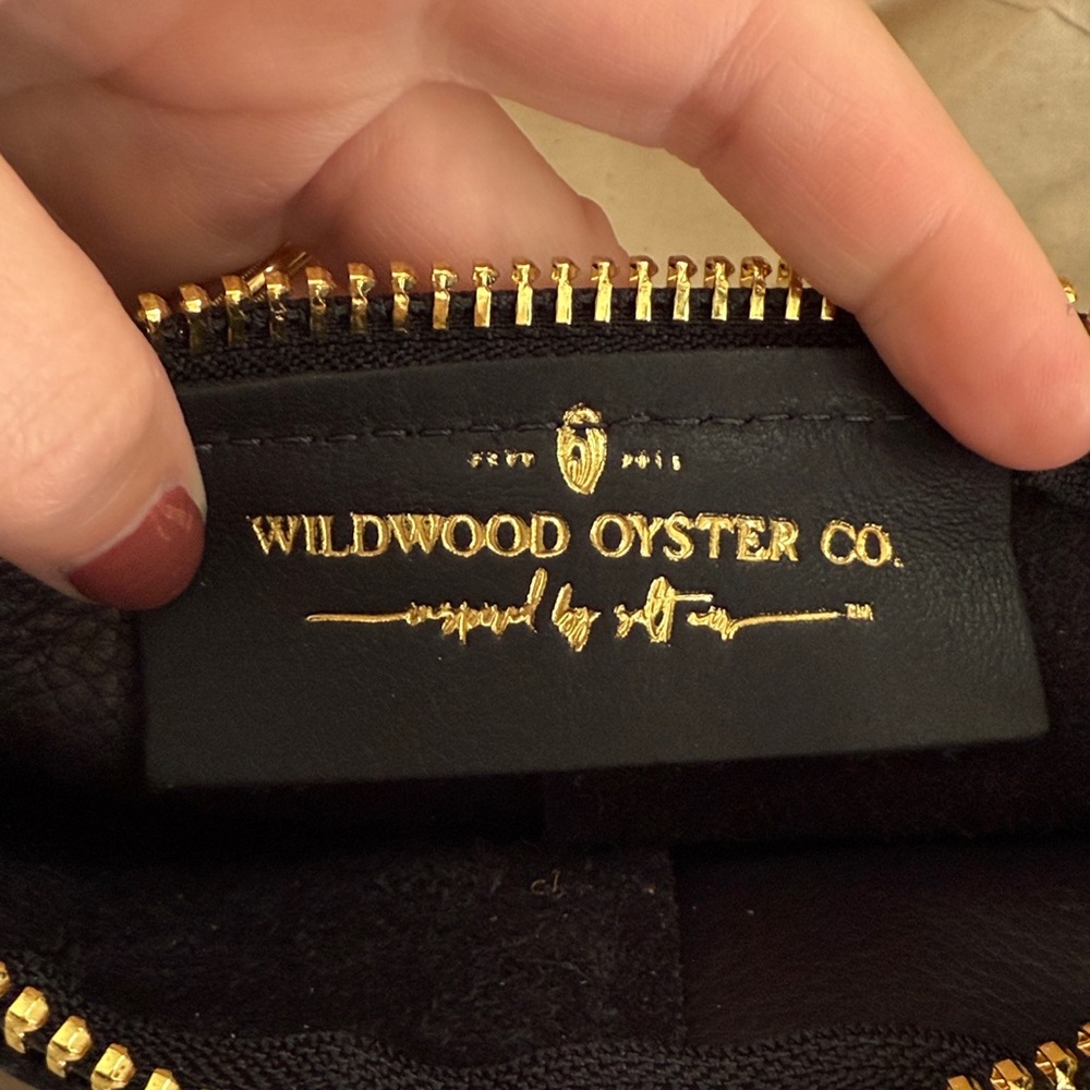 Wildwood Oyster Co. Crossbody Sling Bag - Picture 2 of 9